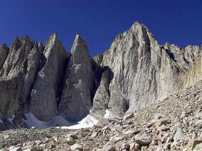 Conjunto do Mount Whitney, com as agulhas Keller e Day � esquerda