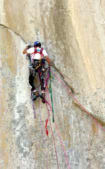 Escalada artificial na base do El Capitan